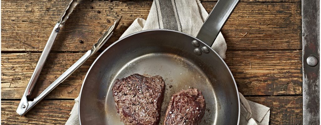 Staek de viande poele en acier